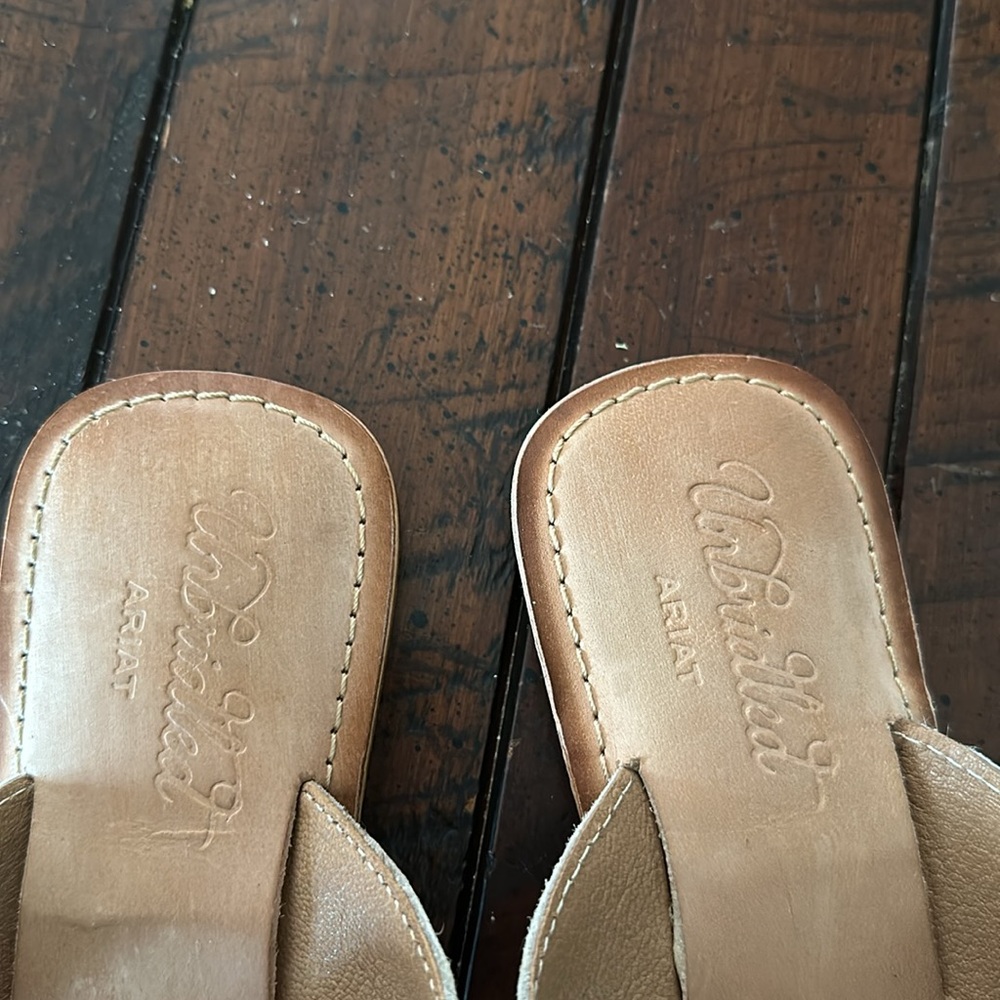 Unbridled ARiat sandals - Picture 3 of 6
